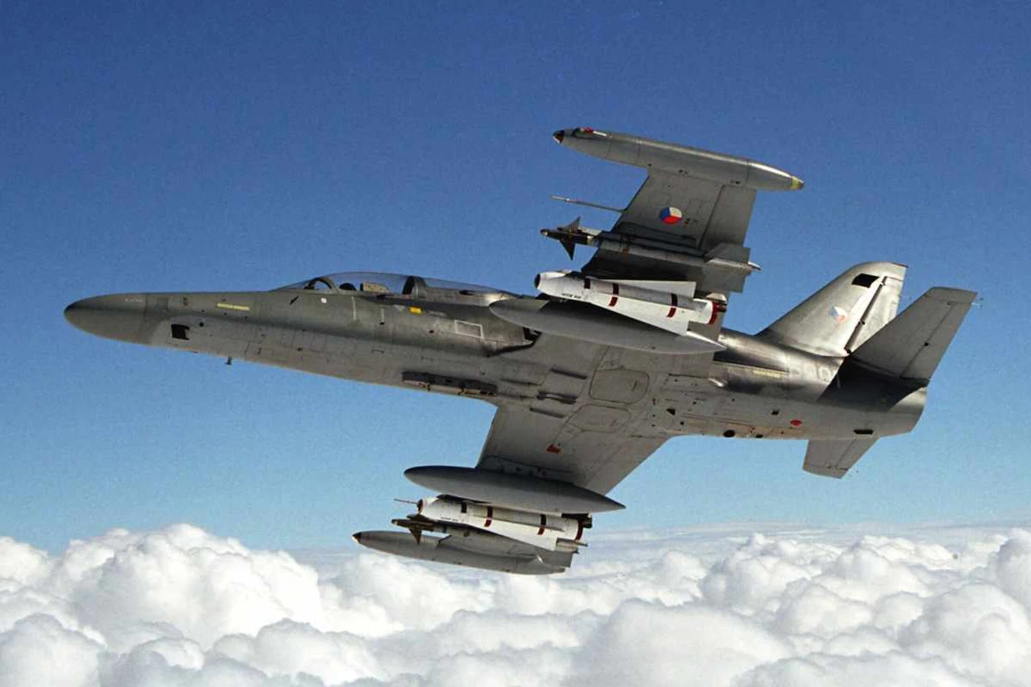 Versão operada pela força aérea tcheca é capaz de levar armamento pesado (Aero)