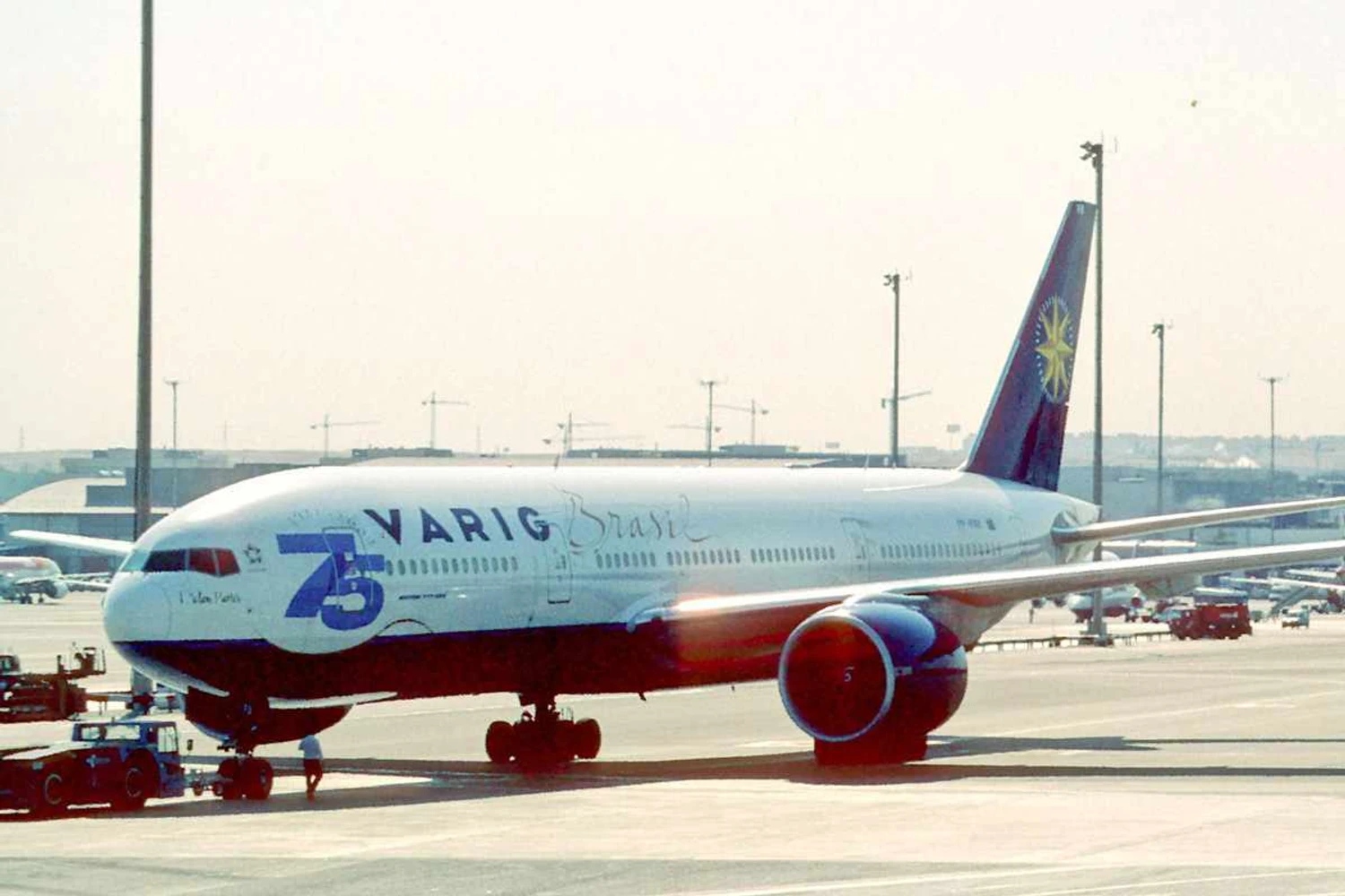 A Varig operou o Boeing 777 nos anos finais de sua história (Aero Ícarus)
