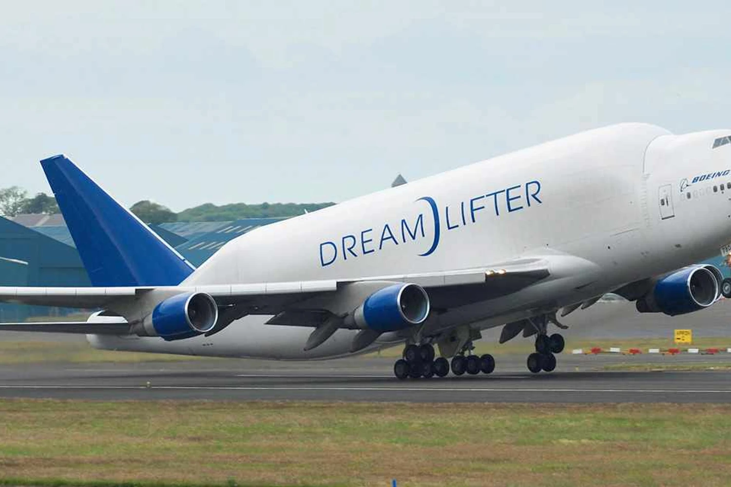 O 747 Dreamlifter voou pela primeira vez em 2006, partindo de Taiwan (Altair78)