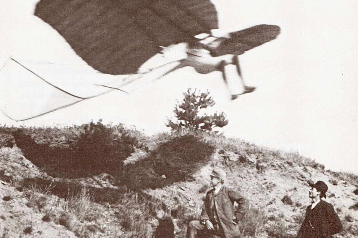 O Derwitzer Glider é considerado o primeiro planador bem sucedido da história da aviação (Domínio Público)