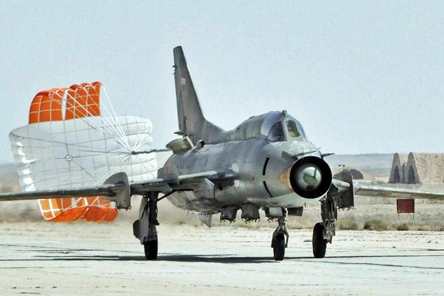 O velho Sukhoi Su-22 Fitter: avião de combate russo abatido pelos EUA (Reprodução)