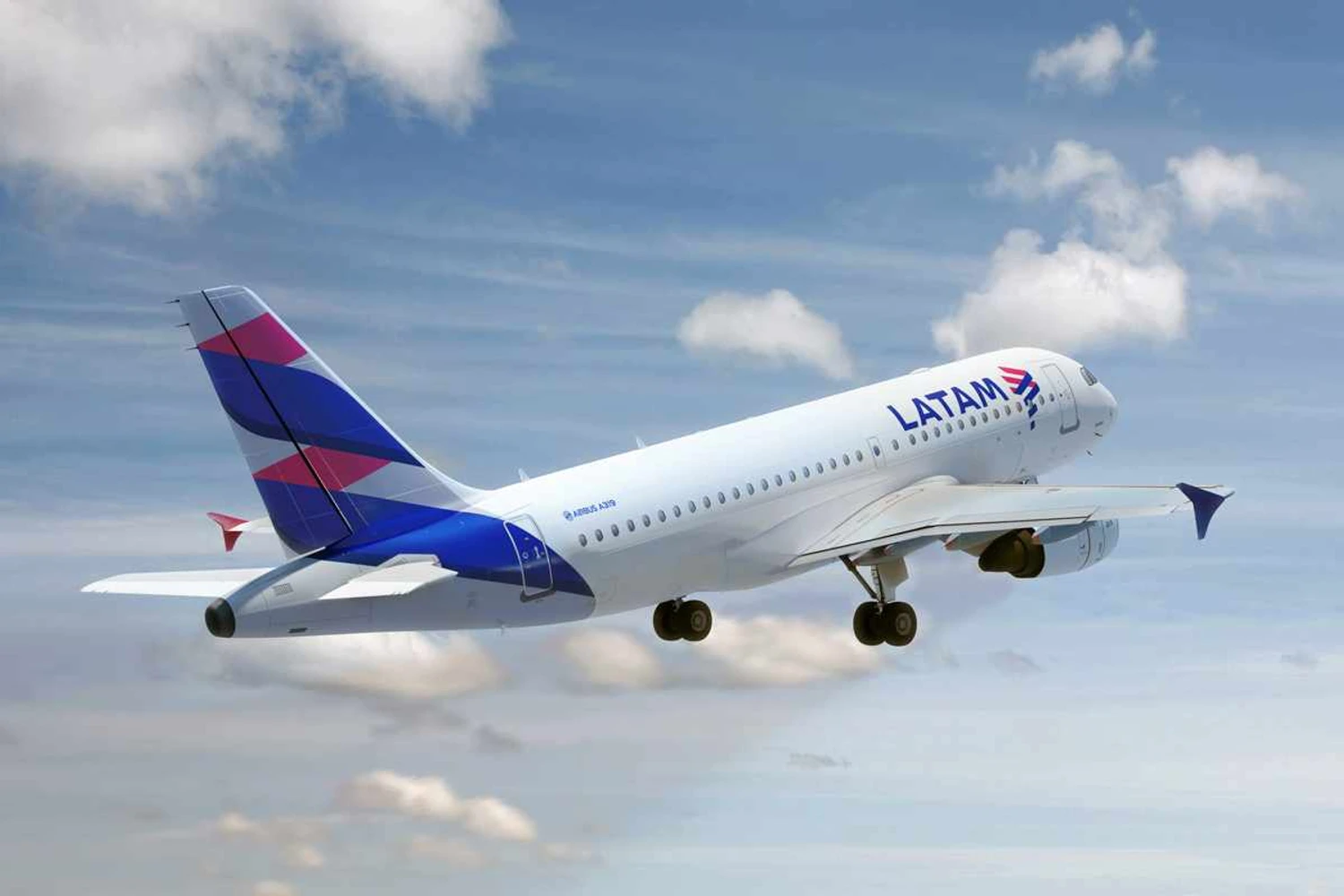 Latam Brasil anuncia internet a bordo de seus aviões para 2018