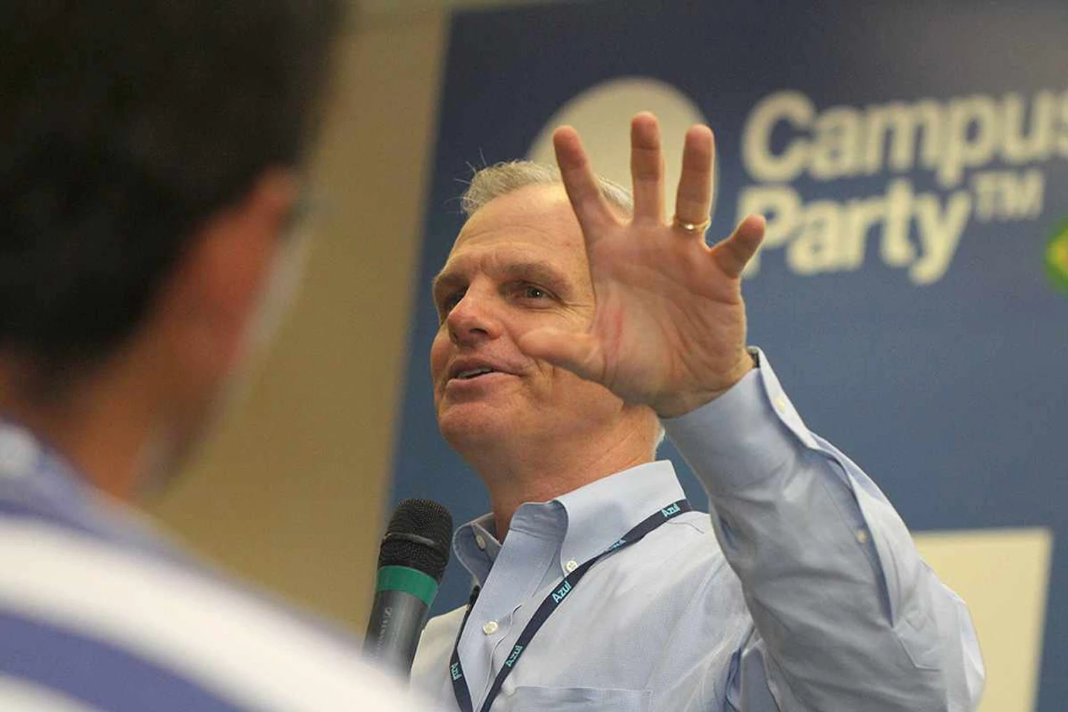 Fundador da Azul, David Neeleman deixa presidência da companhia aérea