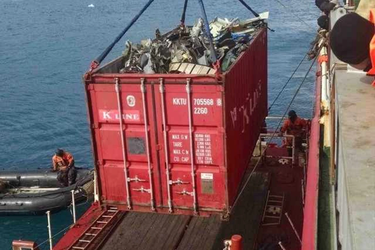 A operação foi apoiada pelo navio Ary Rongel, da Marinha do Brasil (FAB)
