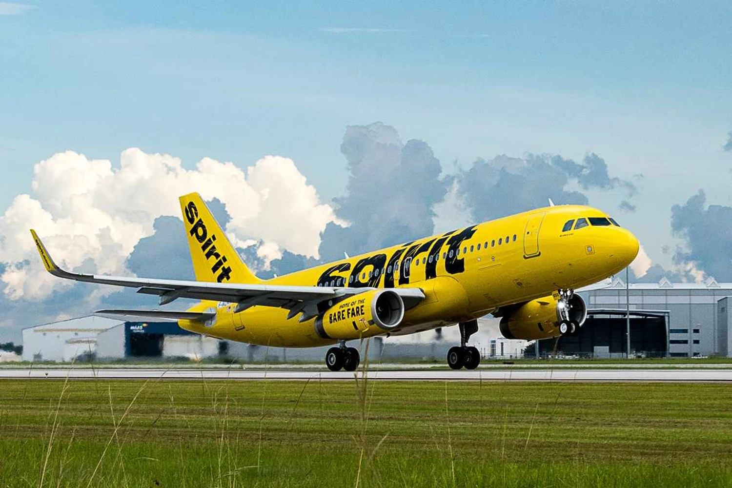 Spirit Airlines vai colocar 365 pilotos em licença não remunerada para economizar US$ 211 milhões
