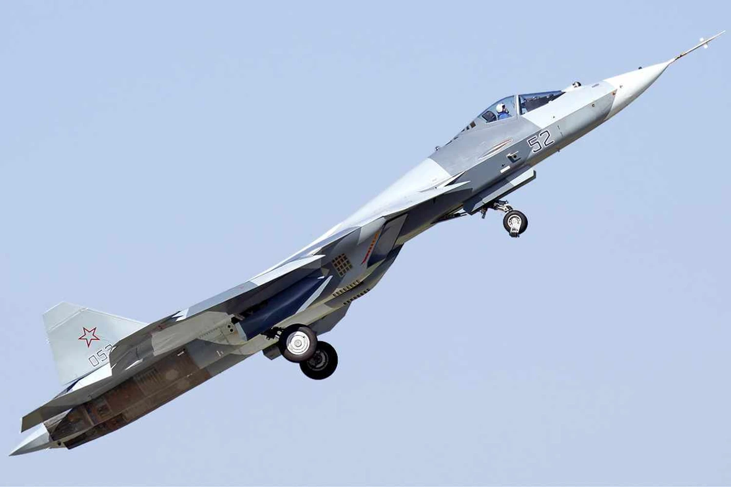 Caça avançado russo Sukhoi PAK FA ganha designação Su-57