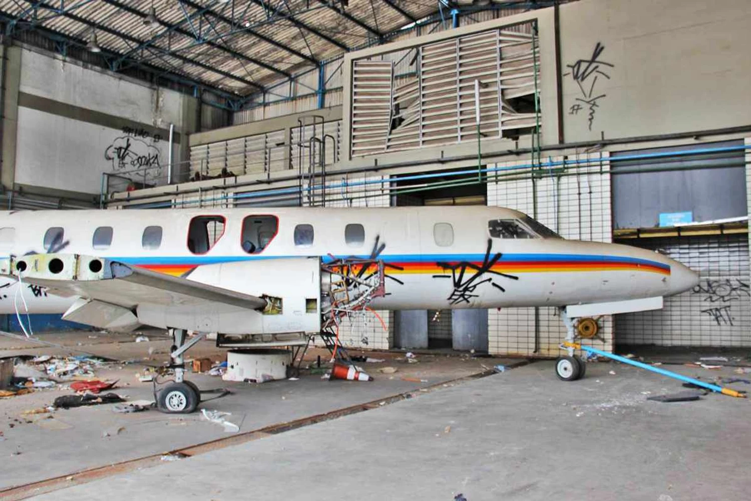 Hangar e avião da Vasp: abandono há décadas em área importante de Congonhas (Thiago Vinholes)