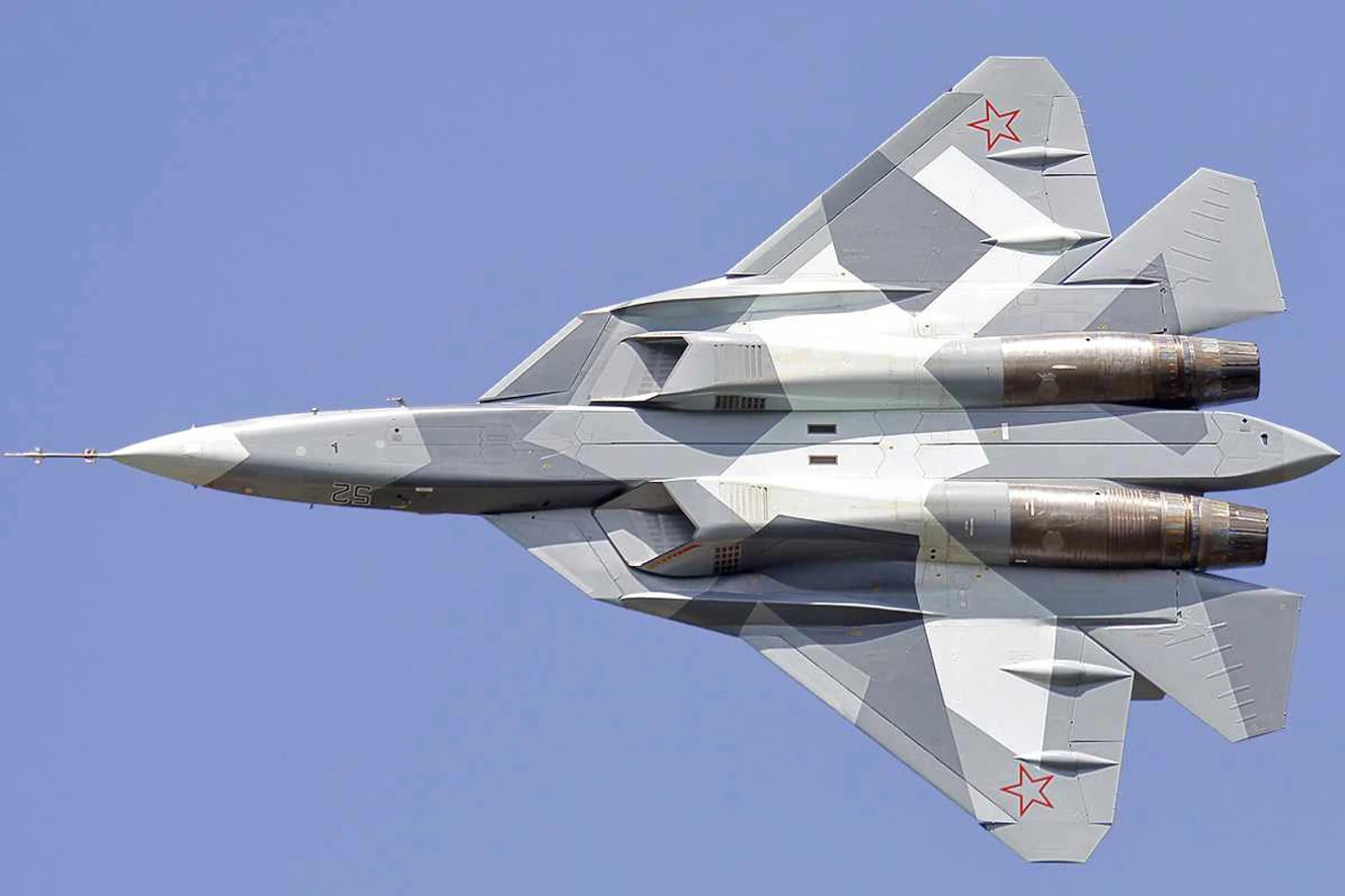 O Su-57 possui dois compartimentos internos de armamentos (Dmitry Zherdin)