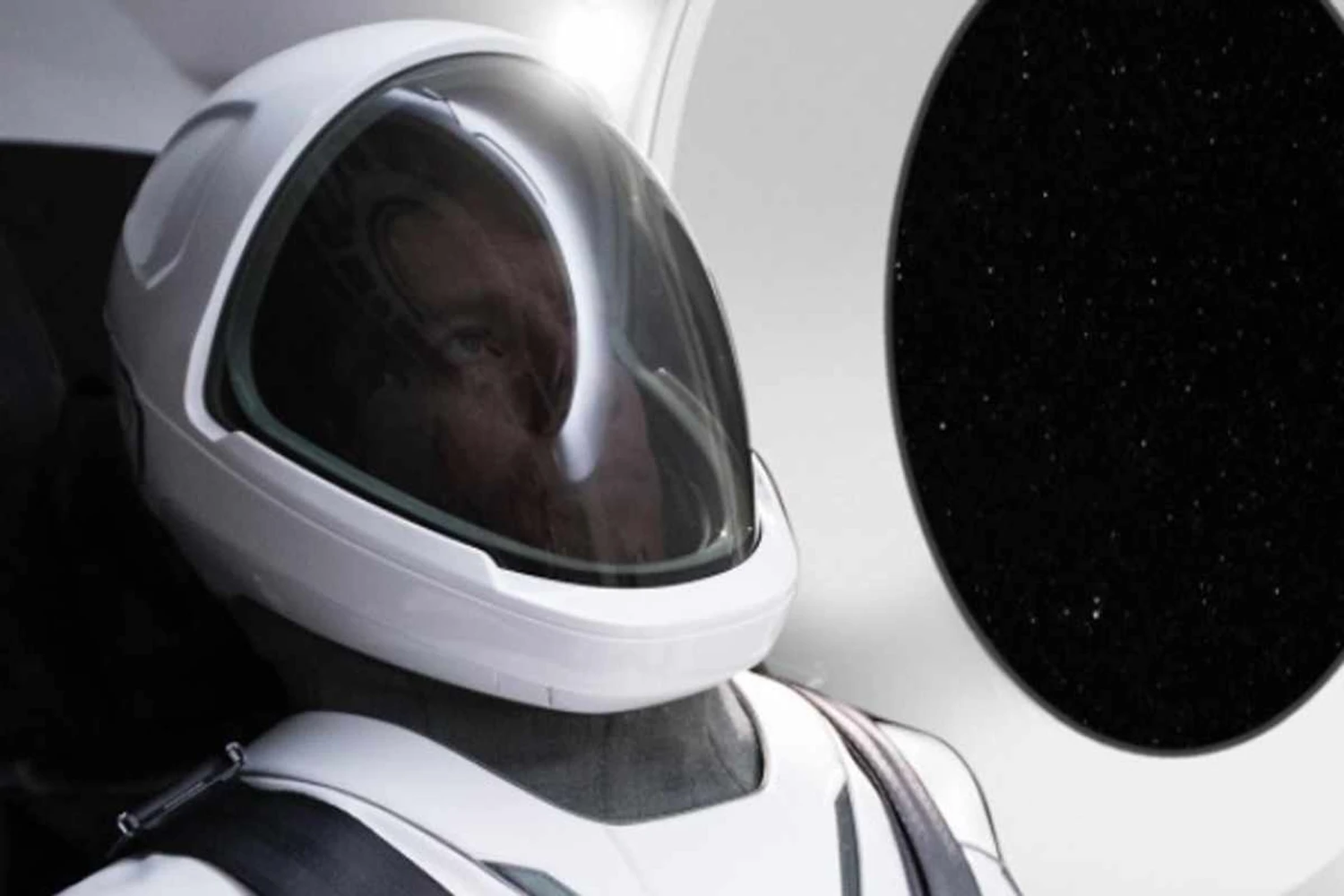 Elon Musk revela traje espacial da SpaceX