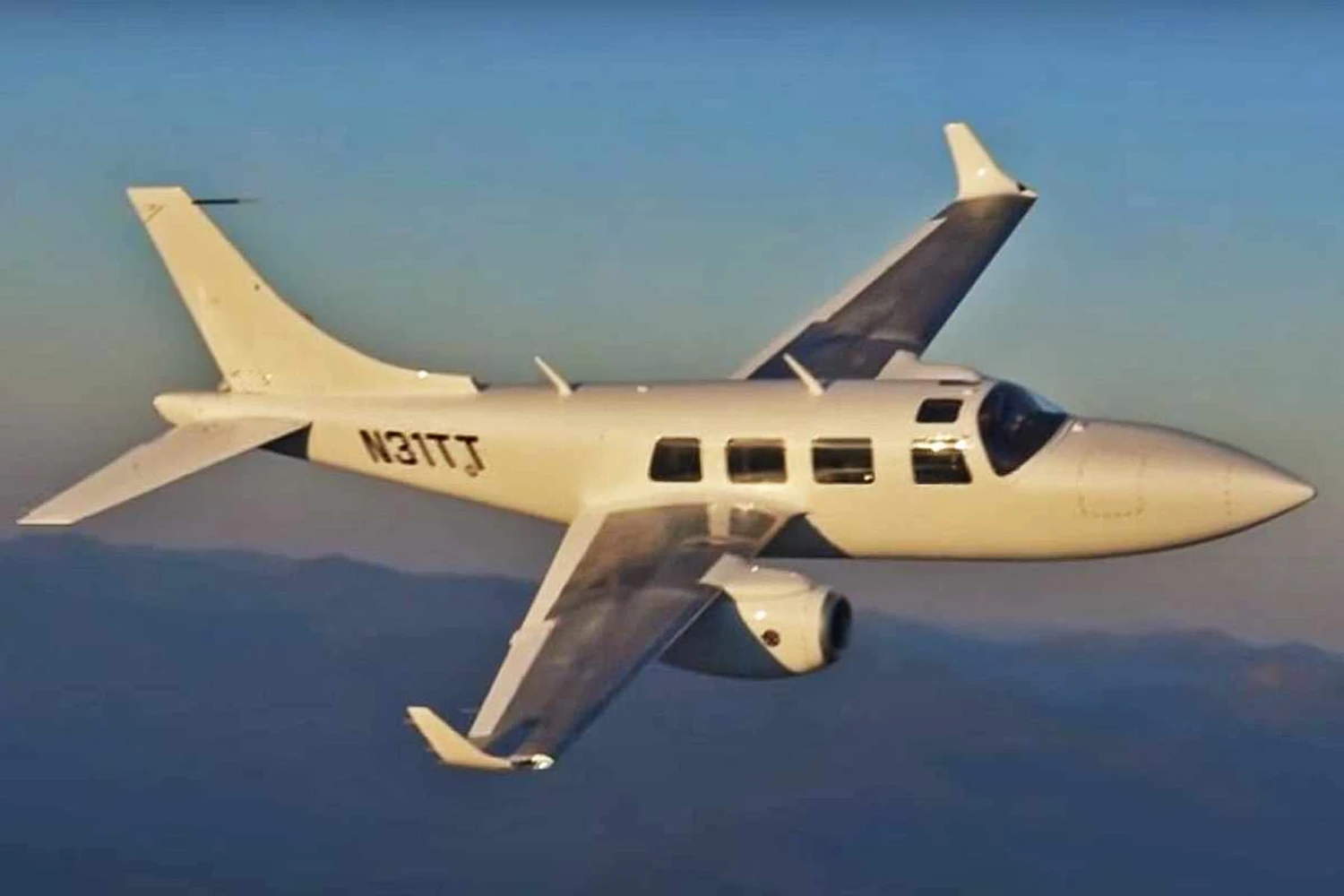 A versão a jato do Aerostar realizou um sonho de eu criador 34 anos após sua morte (Reprodução)