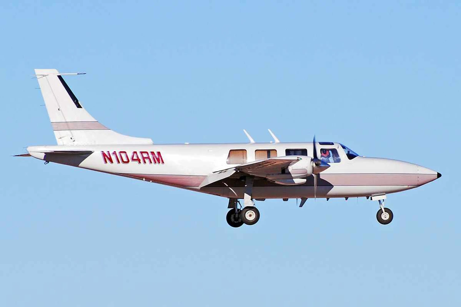 Aerostar: asas à meia altura (Tomás Del Coro)