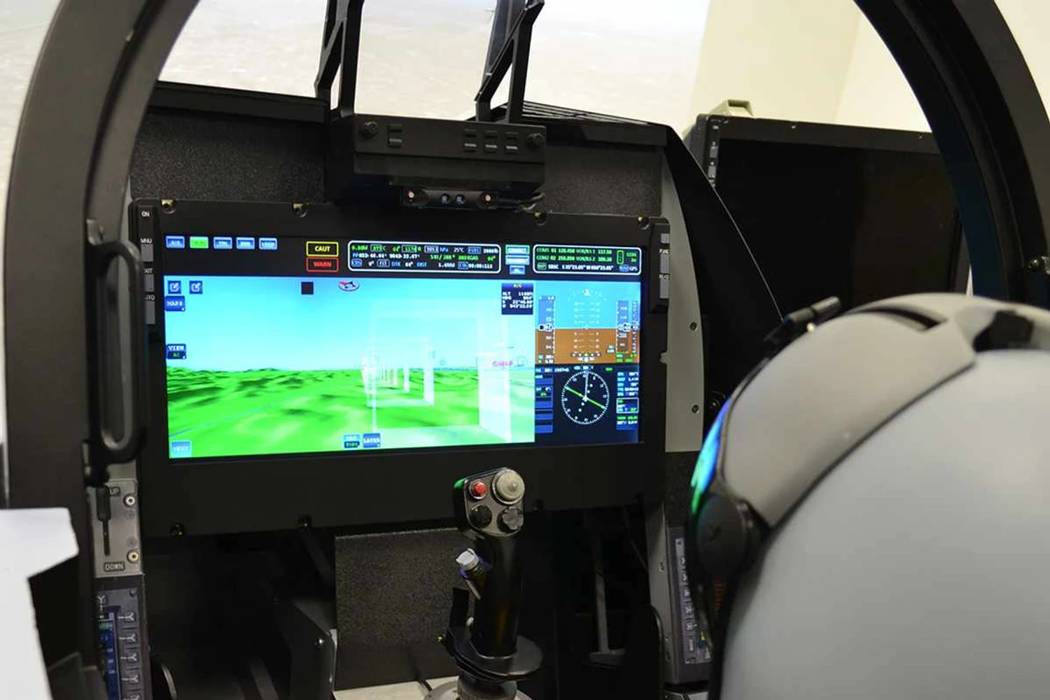 AEL Sistemas entrega primeiro painel panorâmico do Gripen NG