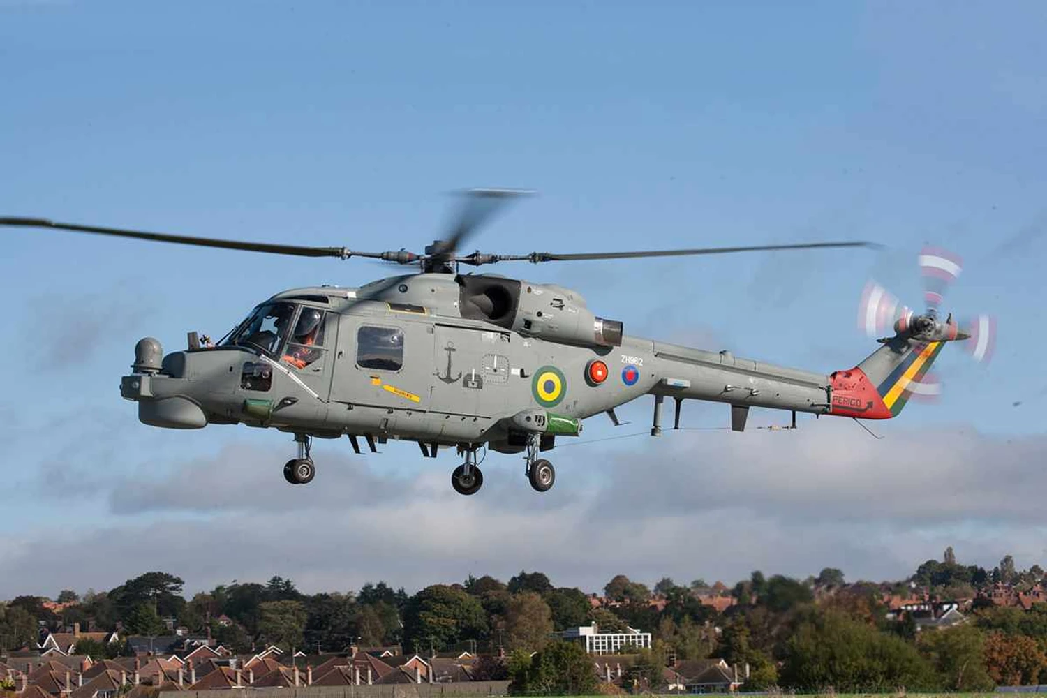 Super Lynx modernizado da Marinha do Brasil completa primeiro voo