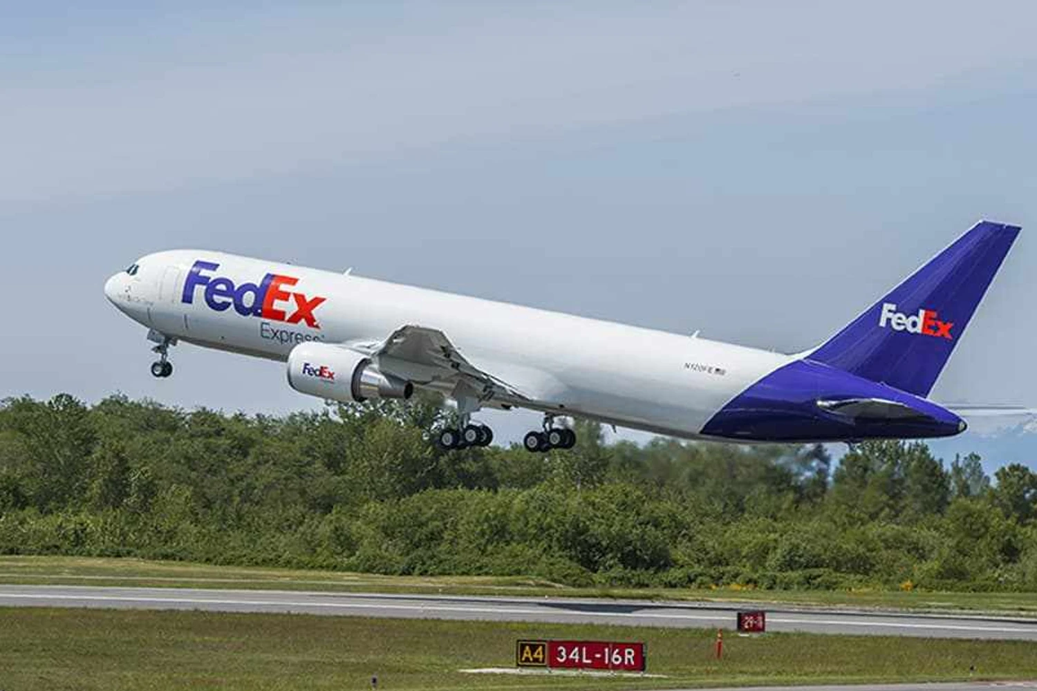 Boeing volta a entregar o 767 após parada de três meses