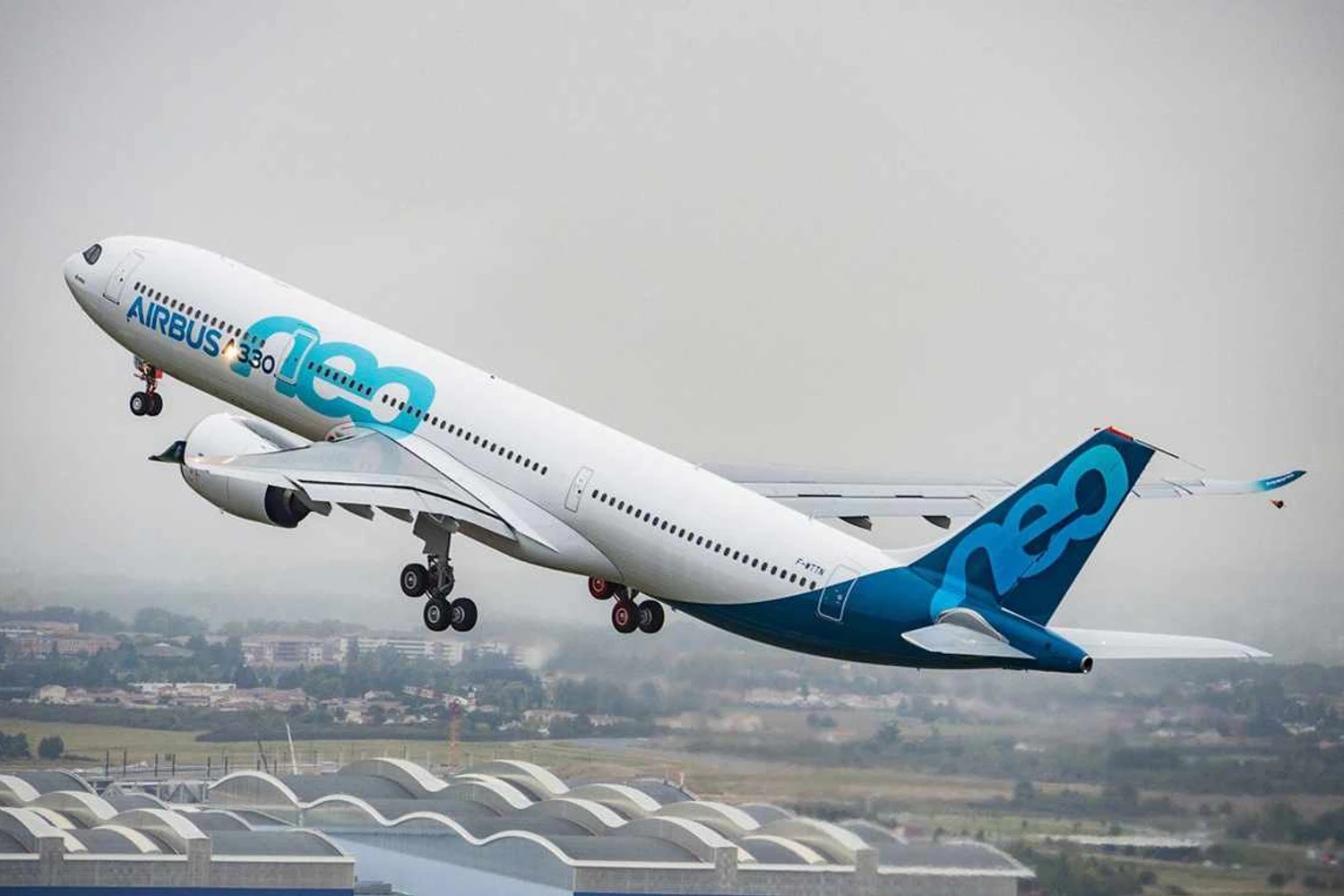 Airbus completa primeiro voo com o novo A330neo
