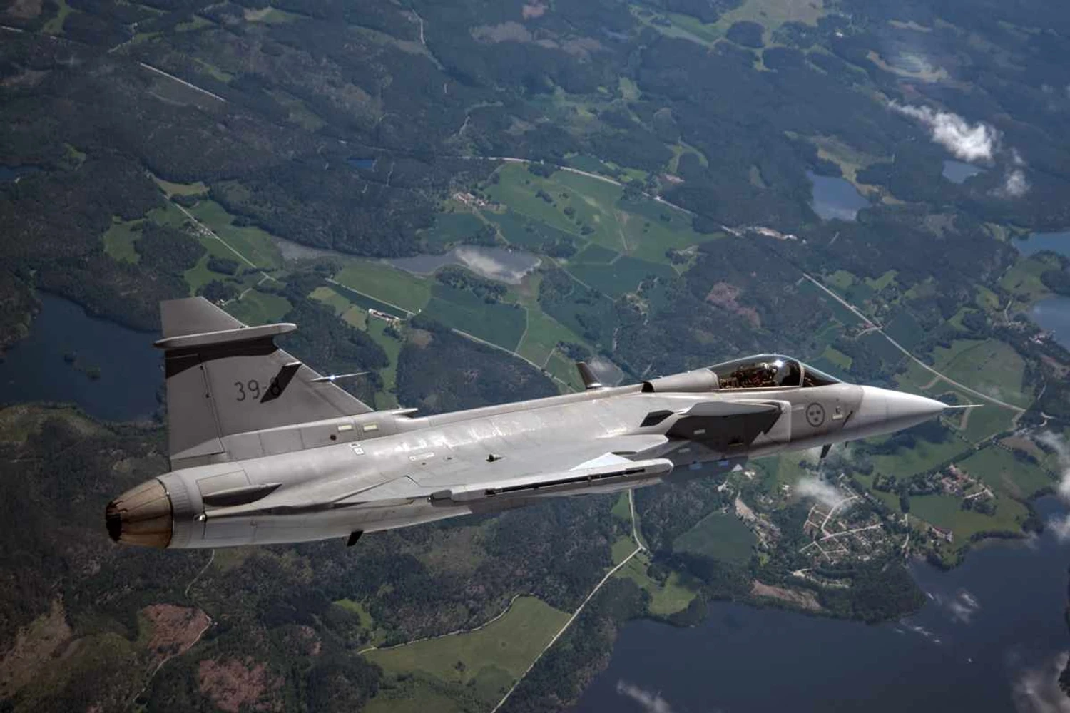 Novo Gripen NG realiza primeiro voo supersônico