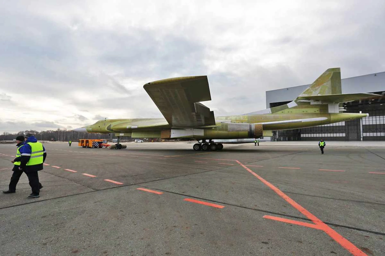 O tu-160 é o maior bombardeiro em serviço no mundo (UAC)