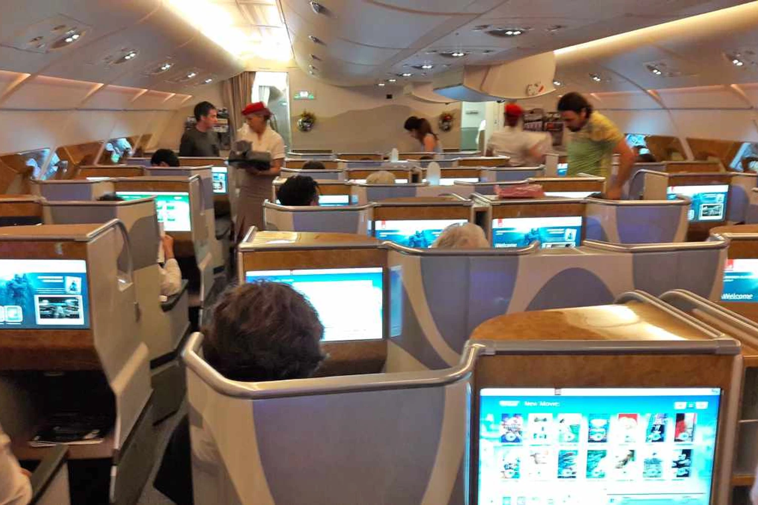 Tudo no A380 é gigante:  a classe executiva no voo para Dubai conta com 76 assentos (Sergio Quintanilha)