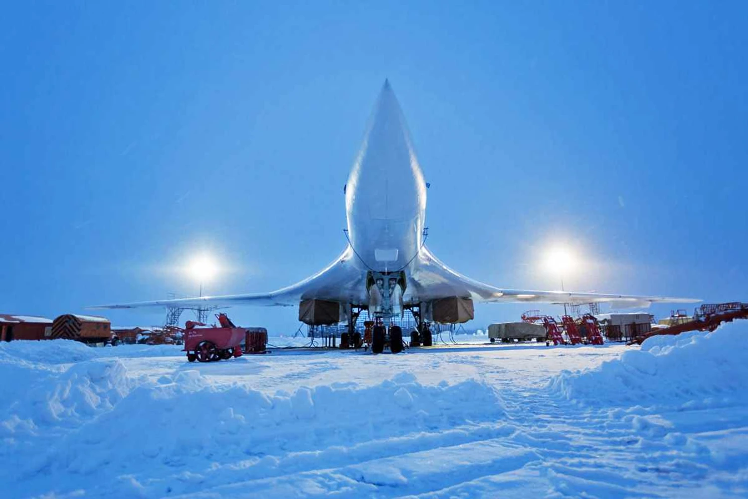O tu-160 foi o último bombardeiro nuclear soviético da Guerra Fria (UAC)
