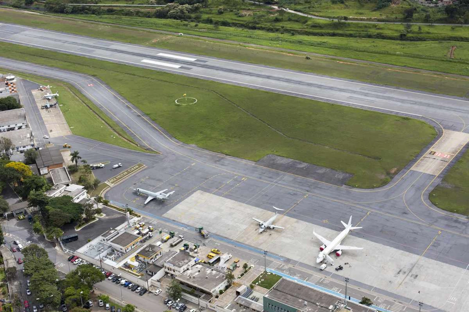 Aeroporto da Pampulha vira alvo de disputa política