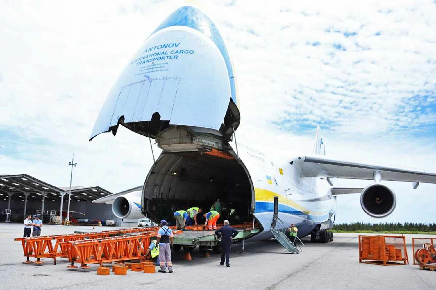 Antonov An-124 em Cabo Frio (Aeroporto de Cabo Frio)