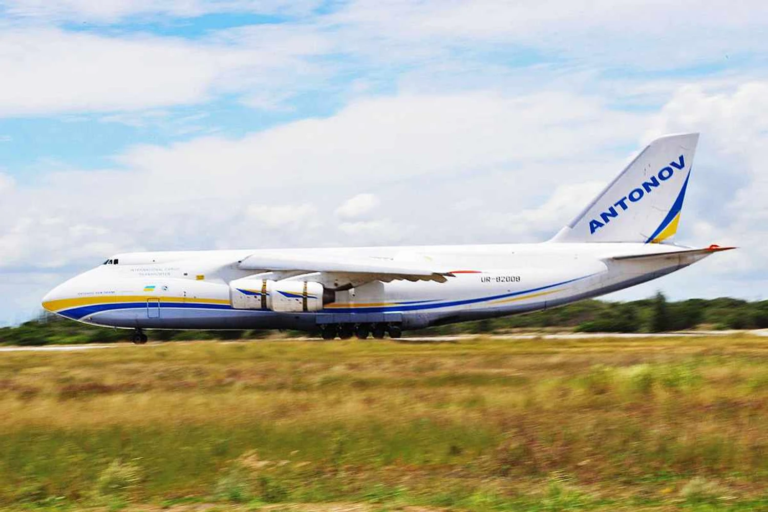 Antonov An-124 em Cabo Frio (Aeroporto de Cabo Frio)