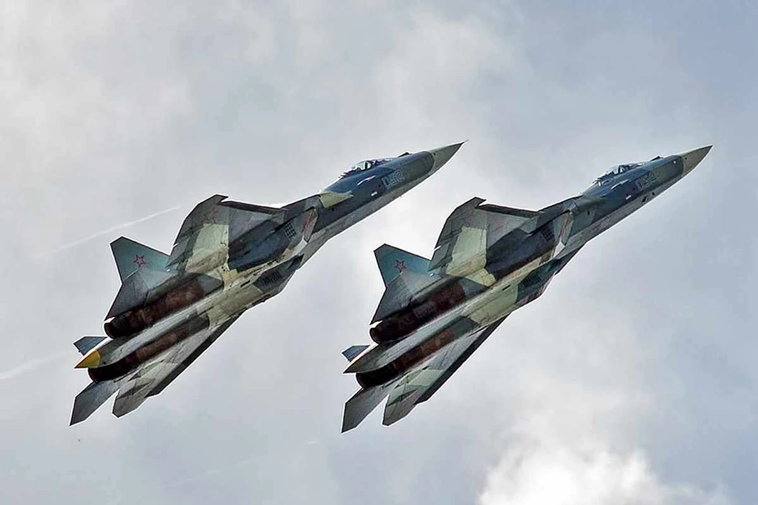 Dois protótipos do caça Su-57 (Anna Zvereva)