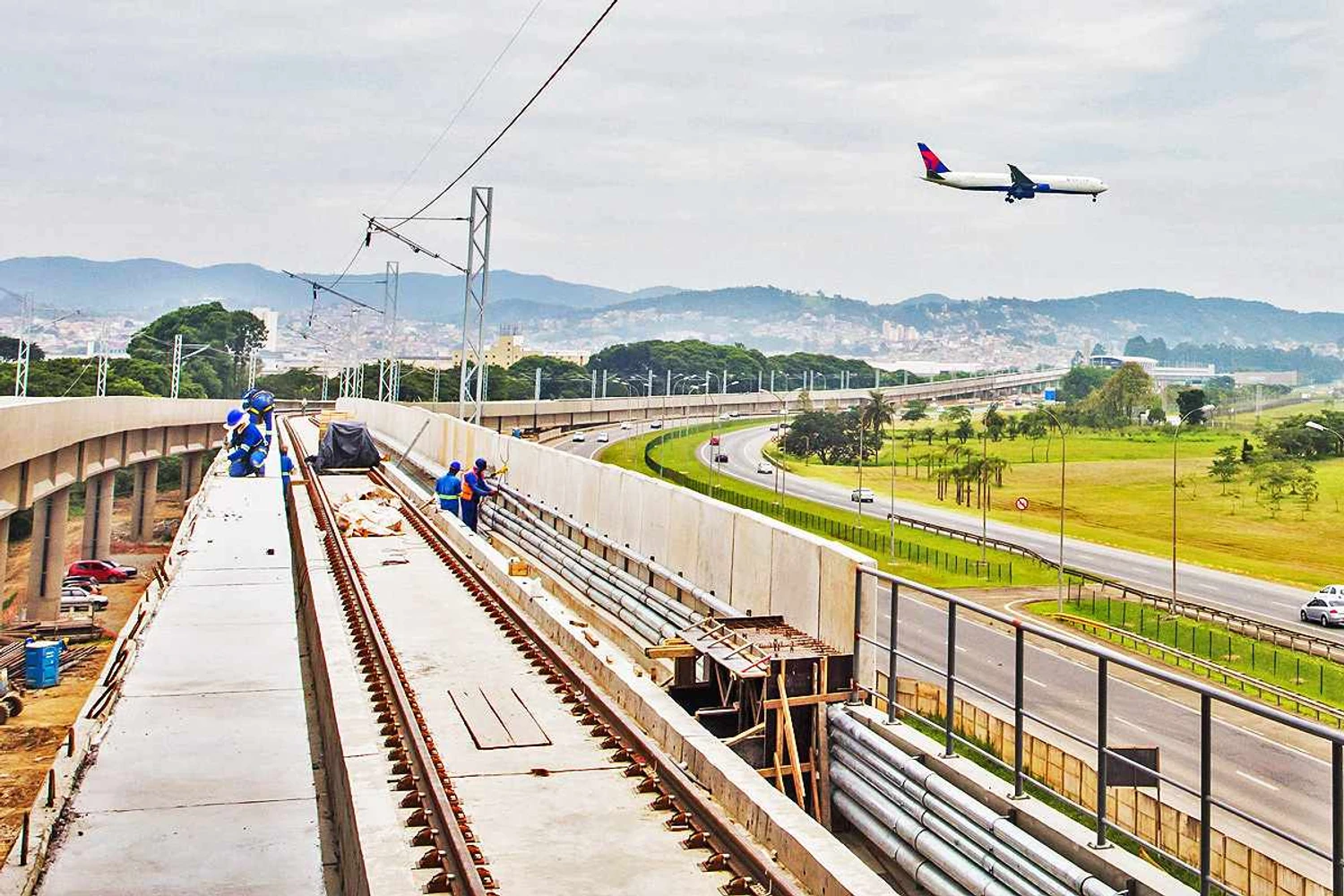 Mais dois aeroportos brasileiros terão transporte por trilhos em março