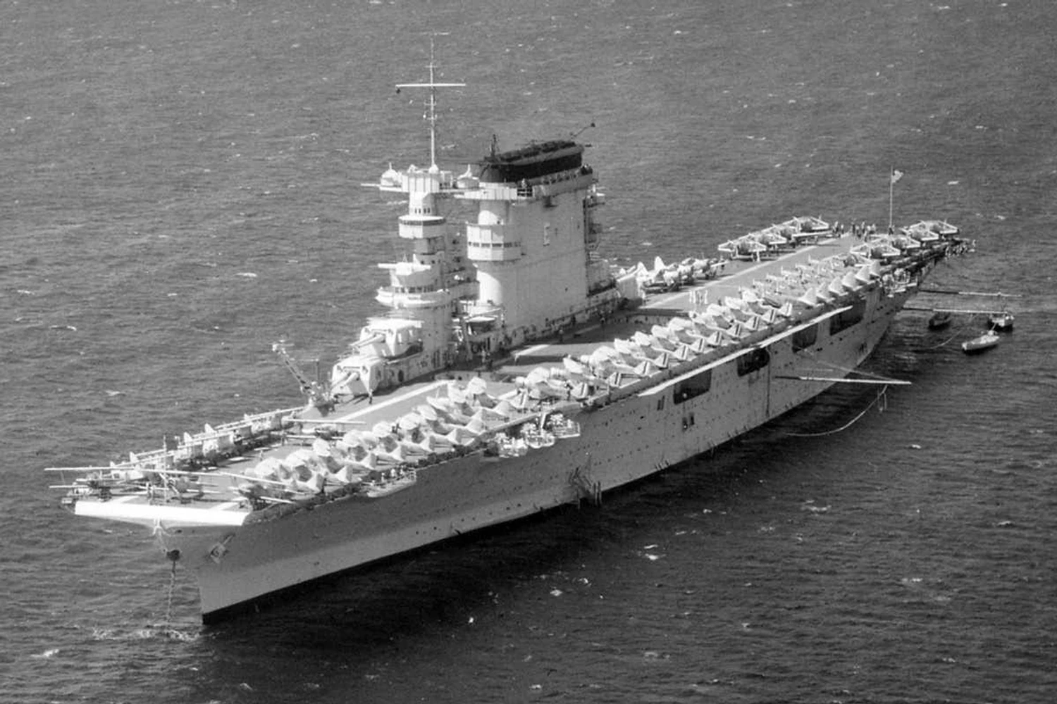 Expedição encontra porta-aviões americano que afundou há 76 anos
