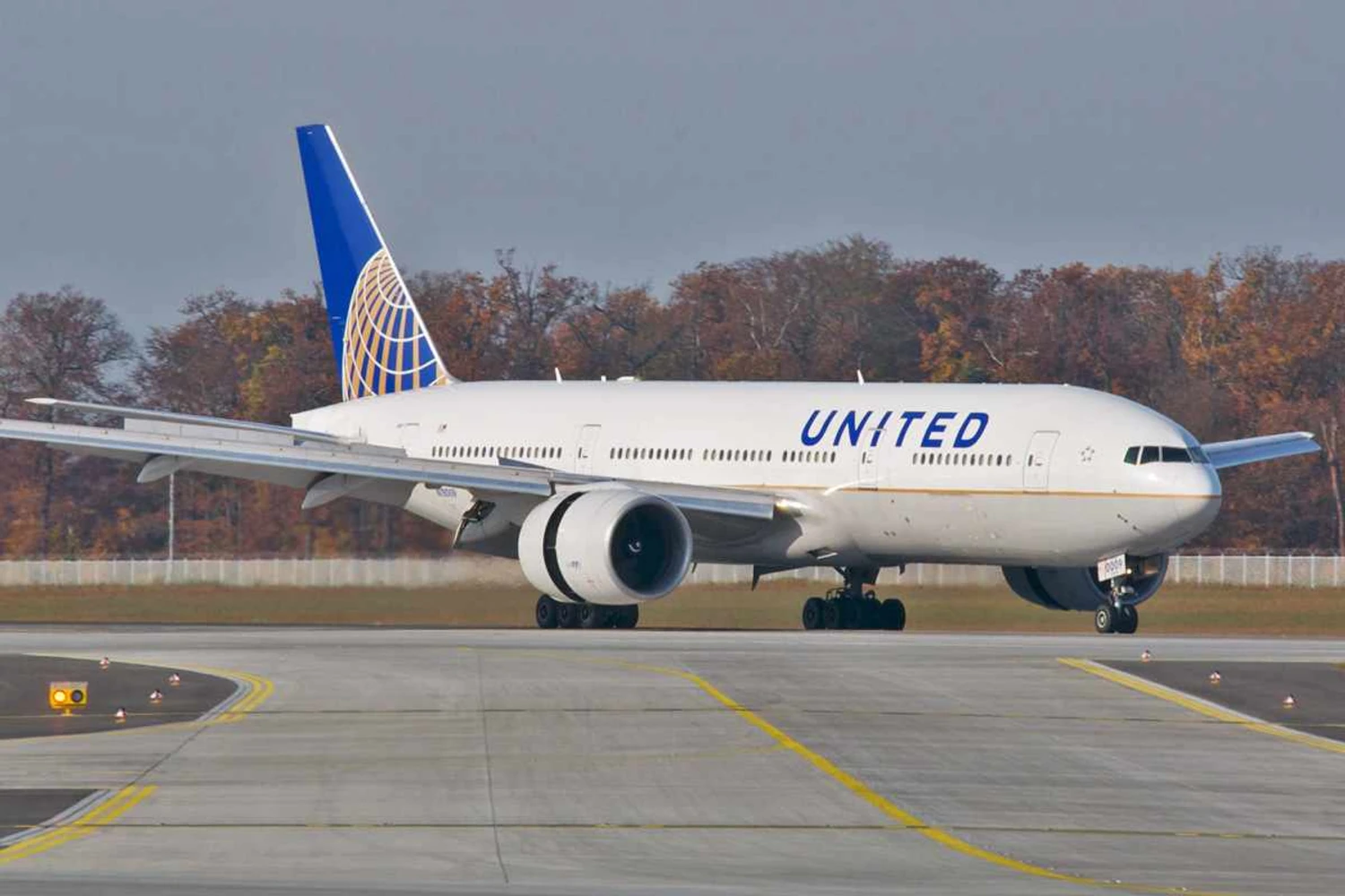 Boeing 777-200 da United (BriYYZ/Wikimedia)