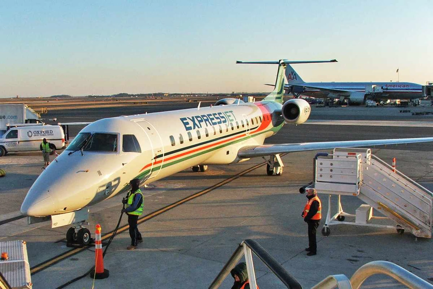 Embraer ERJ-145 da ExpressJet (Timothy-Powaleny/Wikimedia)