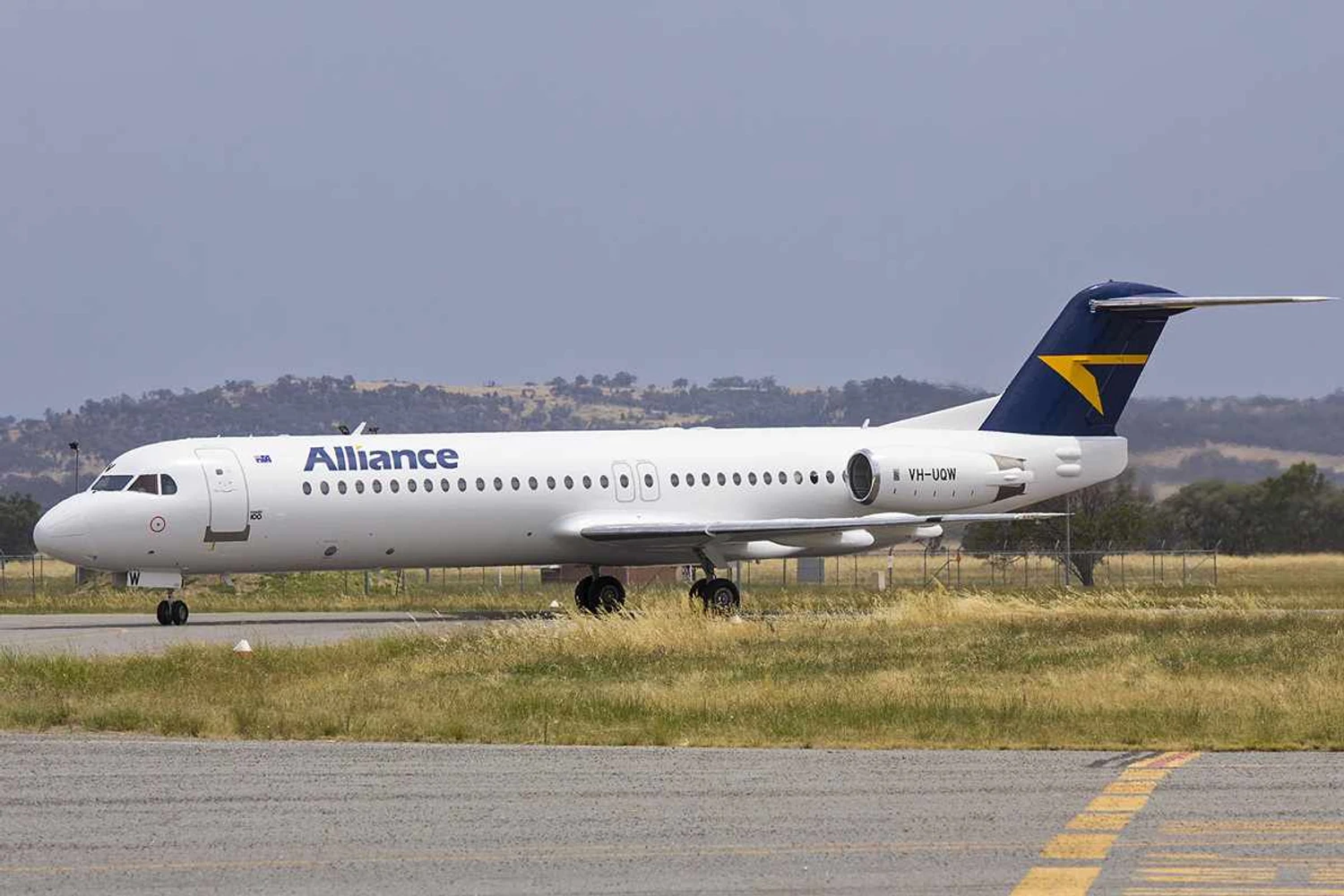 Fokker 100 da companhia australiana Alliance (Bidgee/Wikimedia)