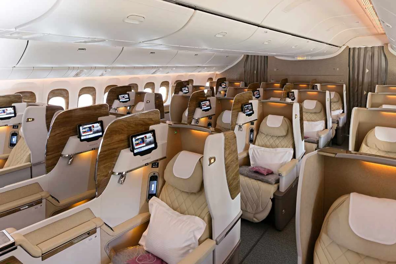 Novos assentos de classe executiva dos Boeing 777 da Emirates (Emirates Airline)