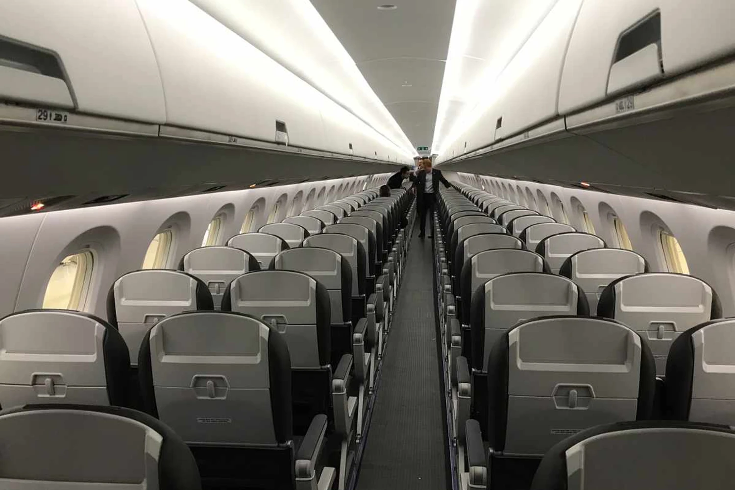 O E190-E2 pode ser equipado com até 114 assentos (Thiago Vinholes)