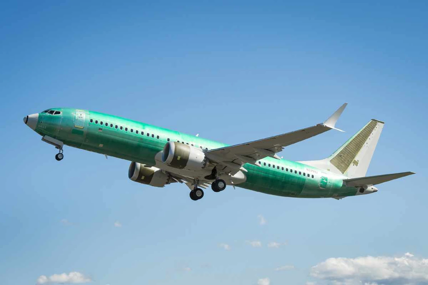 Boeing completa primeiro voo do 737 MAX executivo