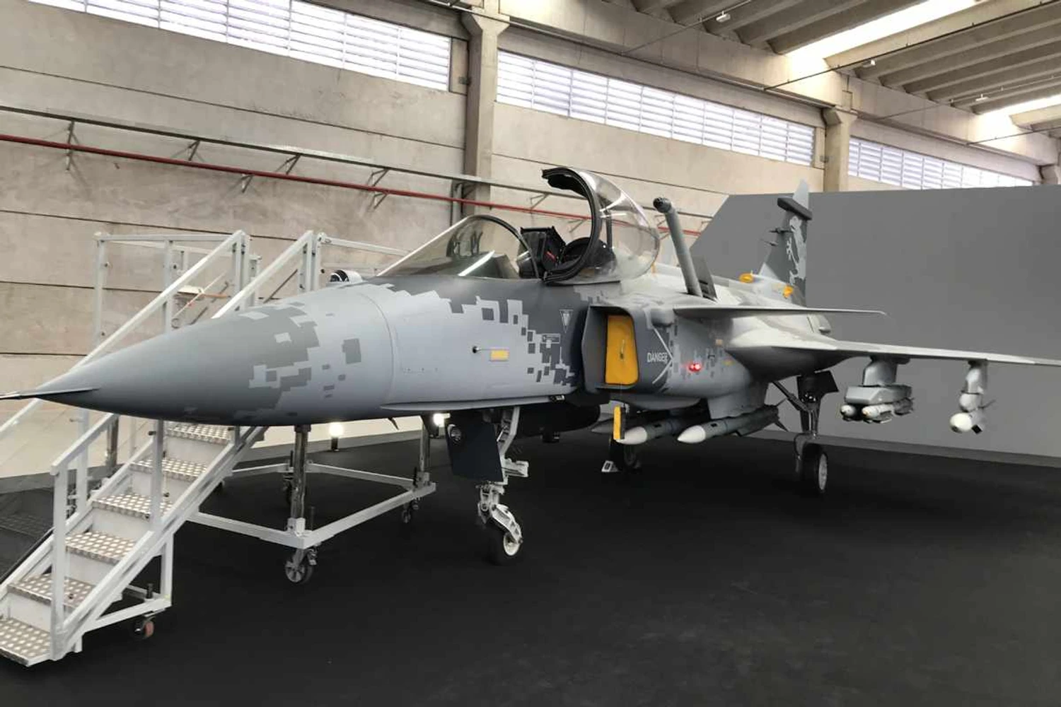 Saab inaugura fábrica de estruturas do Gripen no Brasil