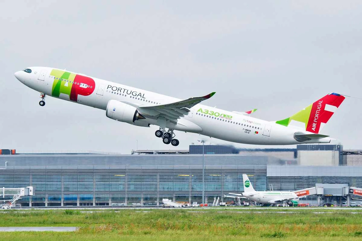 Airbus A330neo inicia turnê mundial com escala no Brasil