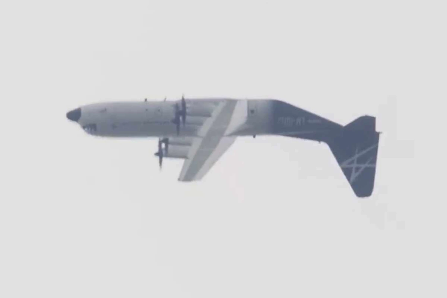 Hercules realiza manobras impensáveis em Farnborough