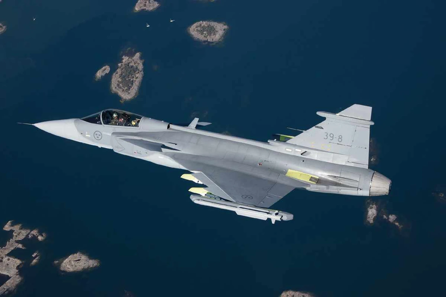 Saab realiza primeiro voo do Gripen NG com armamentos