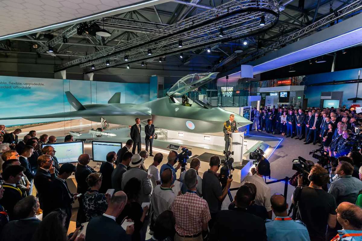 Sir Stephen Hillier, chefe do staff aéreo da RAF, apresenta o Tempest (MD UK)