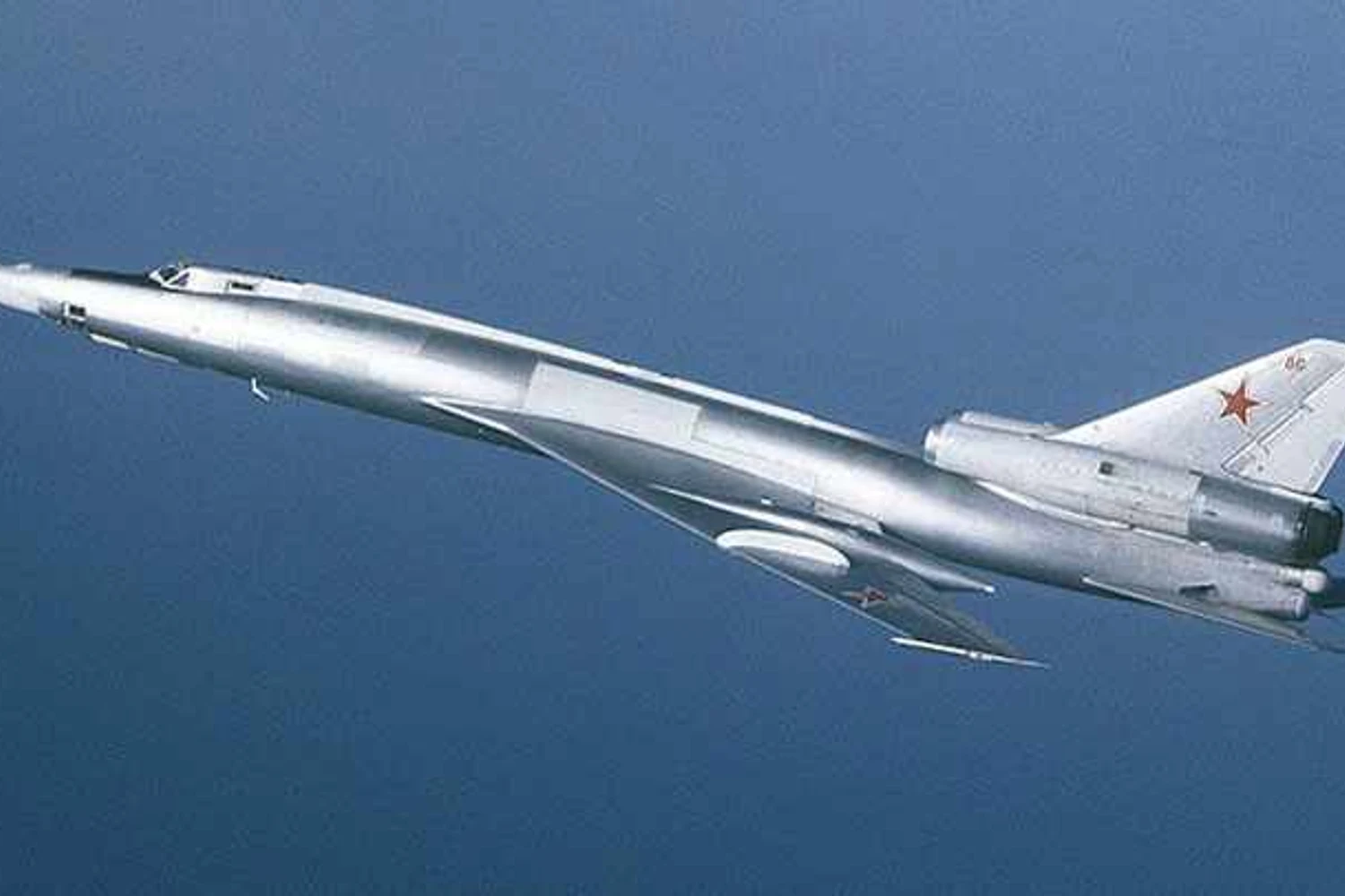 A primeira geração do Tu-22 levava os motores fora da fuselagem (Divulgação)