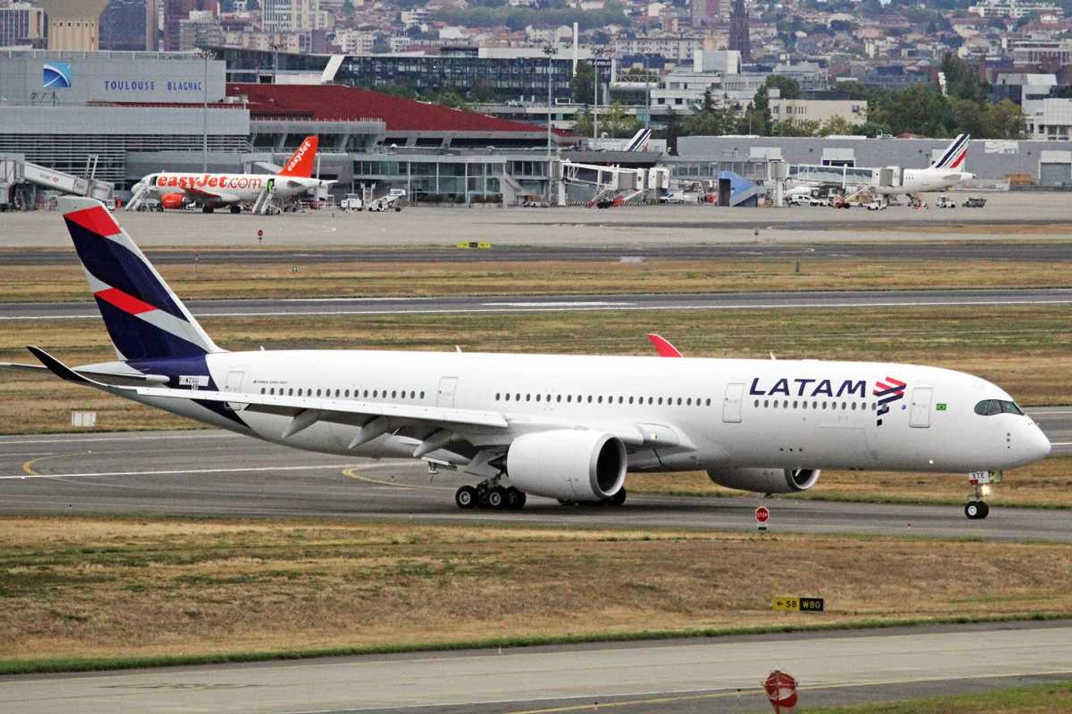 Airbus A350 da LATAM (Ken Fielding)