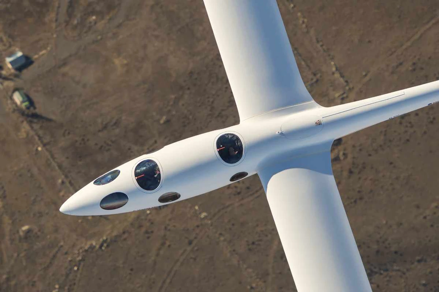 Planador Perlan II vai tentar alcançar altitude recorde de 90.000 pés