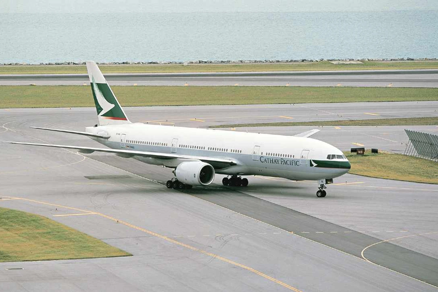 A Cathay Pacific foi um dos primeiro operadores do 777 na década de 1990 (Divulgação)
