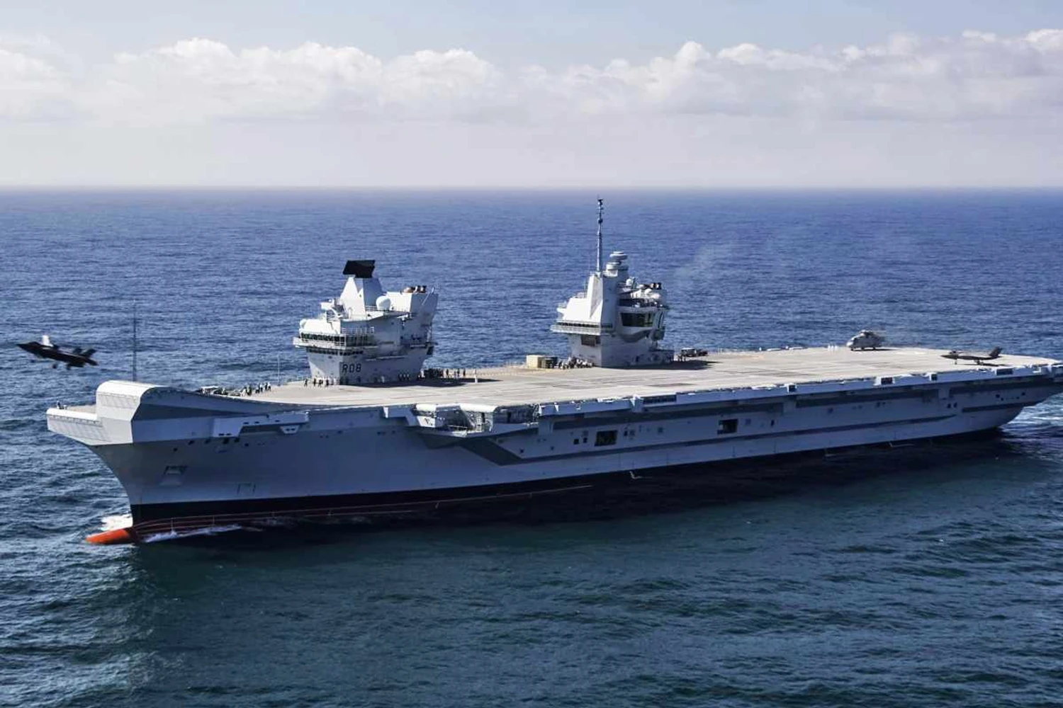 O HMS Queen Elizabeth em testes: ilhas duplas de comando (RN)
