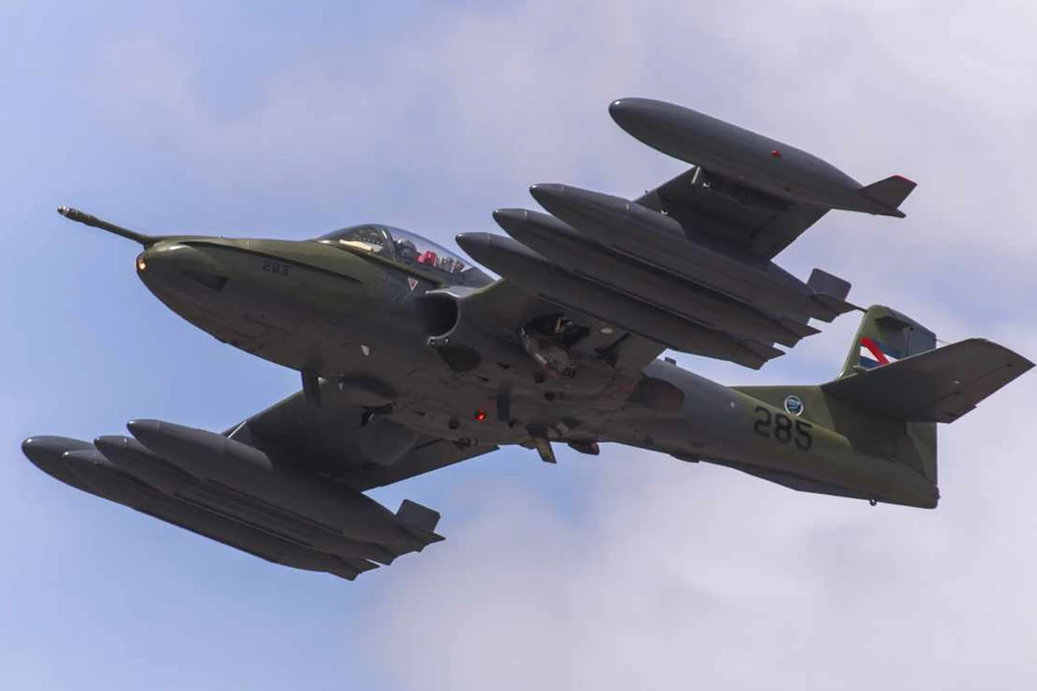 A força aérea do Uruguai participa da Cruzex com os veteranos jatos A-37 Dragonfly (FAB)