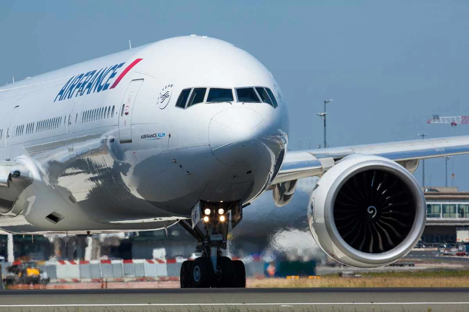 Air France envia terceiro avião para "resgatar" passageiros na Sibéria