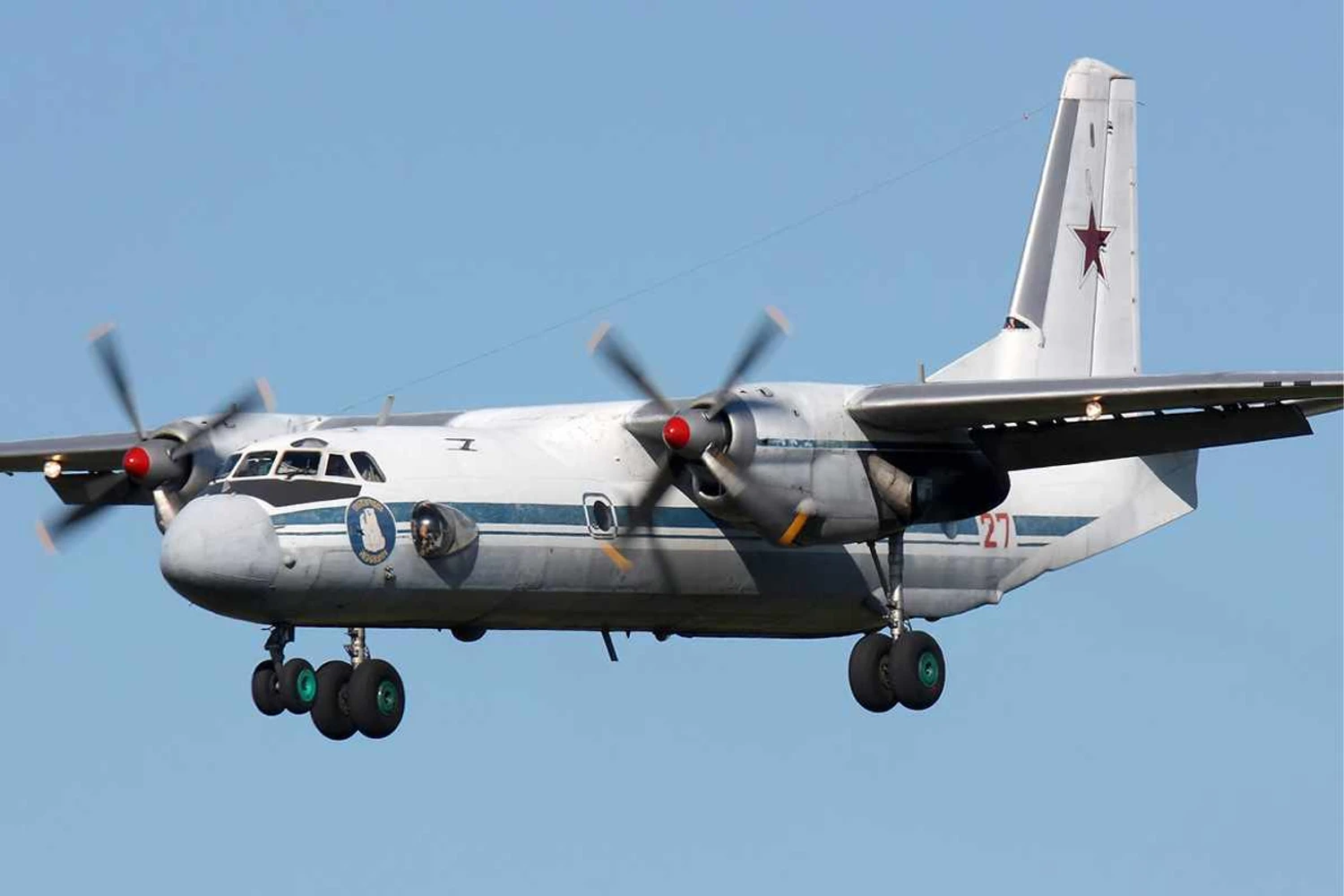 O clássico Antonov An-26: mais de uma centena do versátil turbo-hélice continua a operar na Força Aérea da Rússia (Igor Dvurekov/Wikimedia)