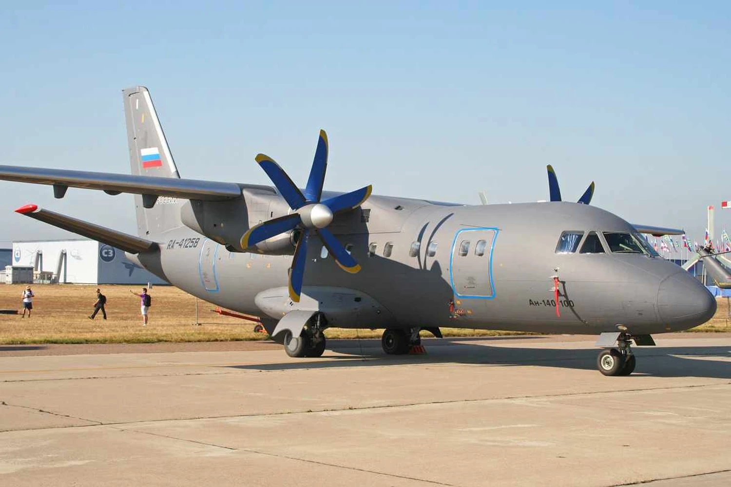 O rival Antonov An-140: avião ucraniano fora de questão após cisão com a Rússia (Alan Wilson/Wikimedia)