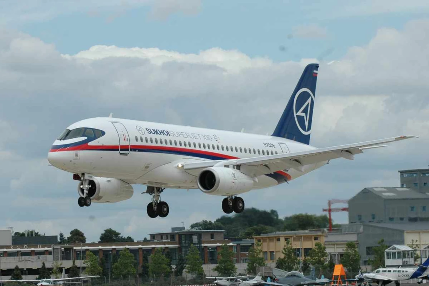 Produção do jato russo SSJ100 pode ser transferida para Abu Dhabi